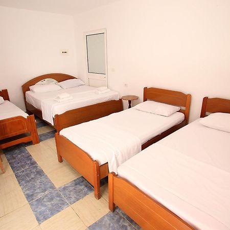 Vila Hyseni Durrës Habitación foto