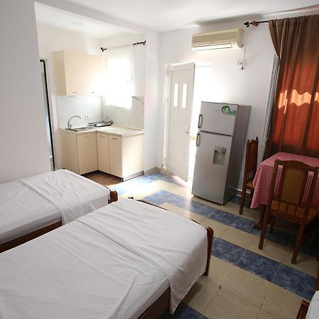 Vila Hyseni Durrës Habitación foto