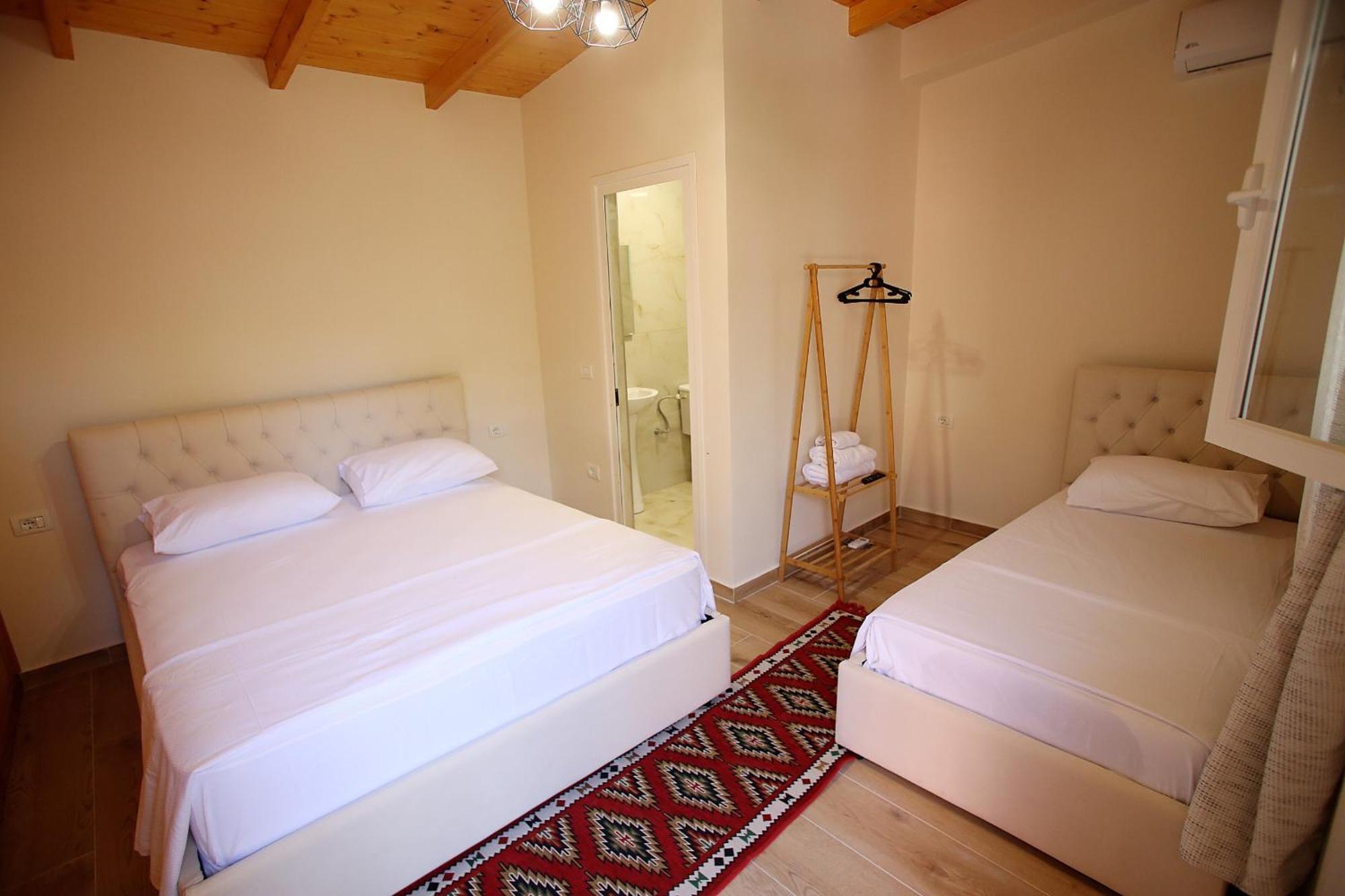 Vila Hyseni Durrës Habitación foto