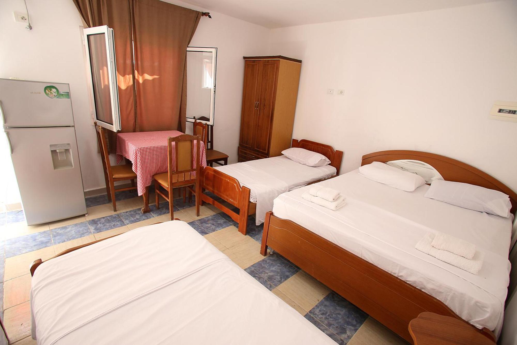 Vila Hyseni Durrës Habitación foto