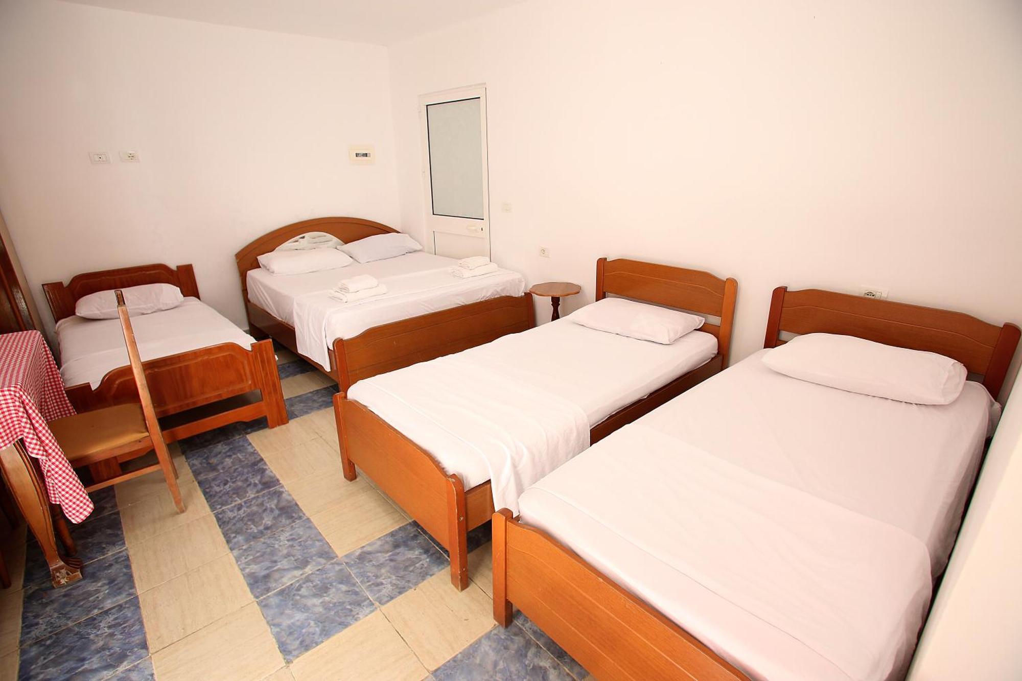 Vila Hyseni Durrës Habitación foto