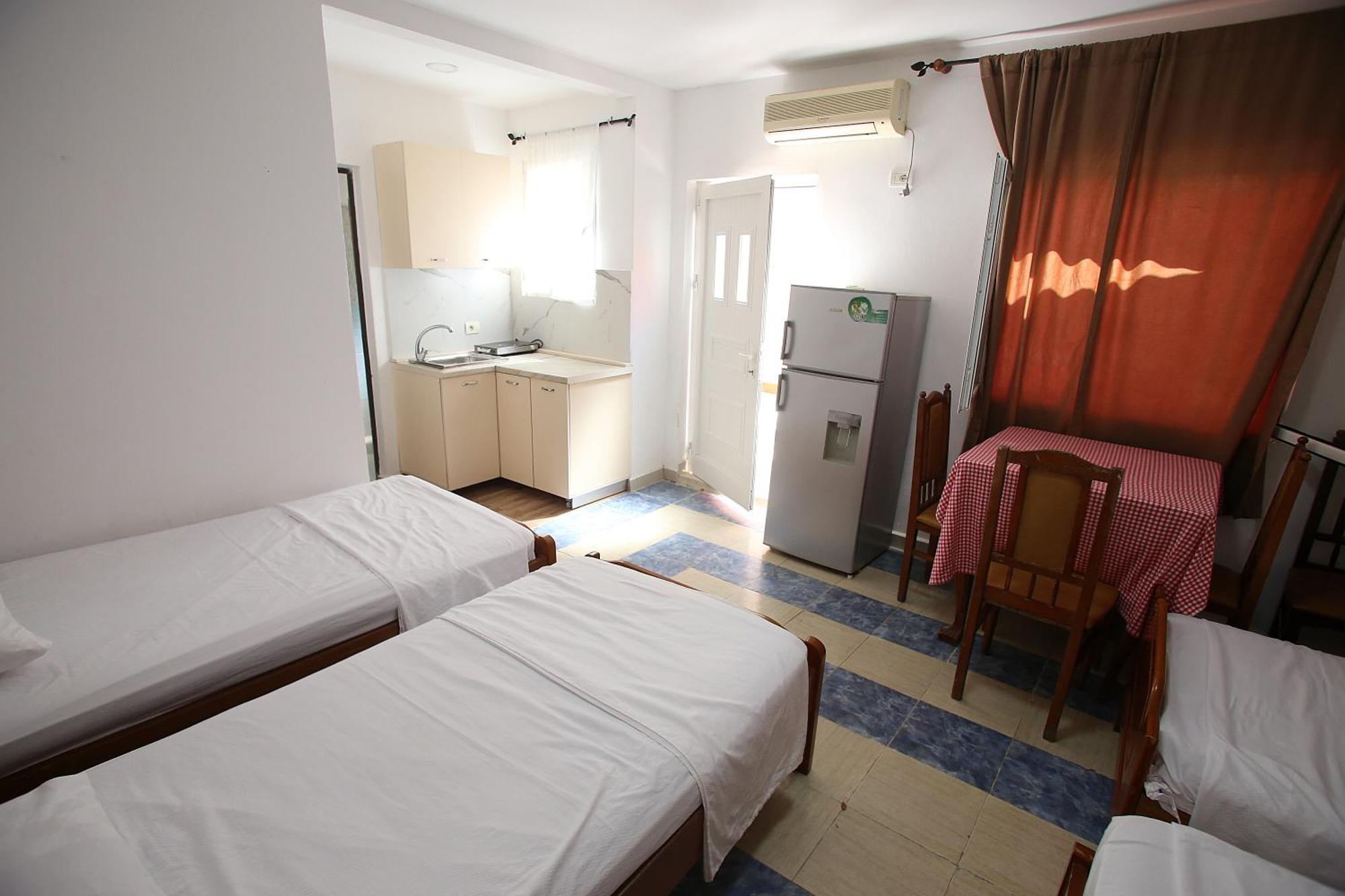 Vila Hyseni Durrës Habitación foto