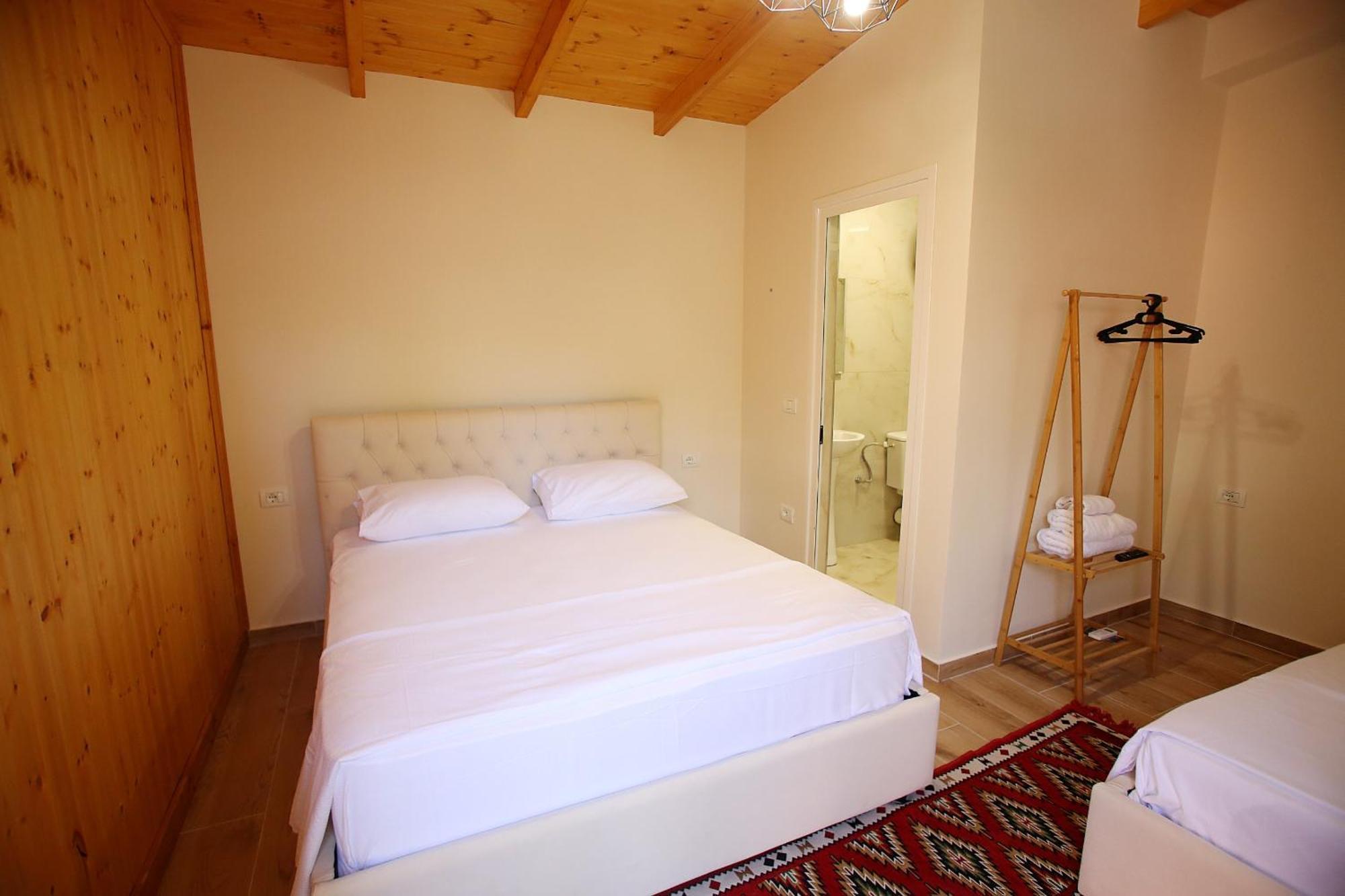 Vila Hyseni Durrës Habitación foto