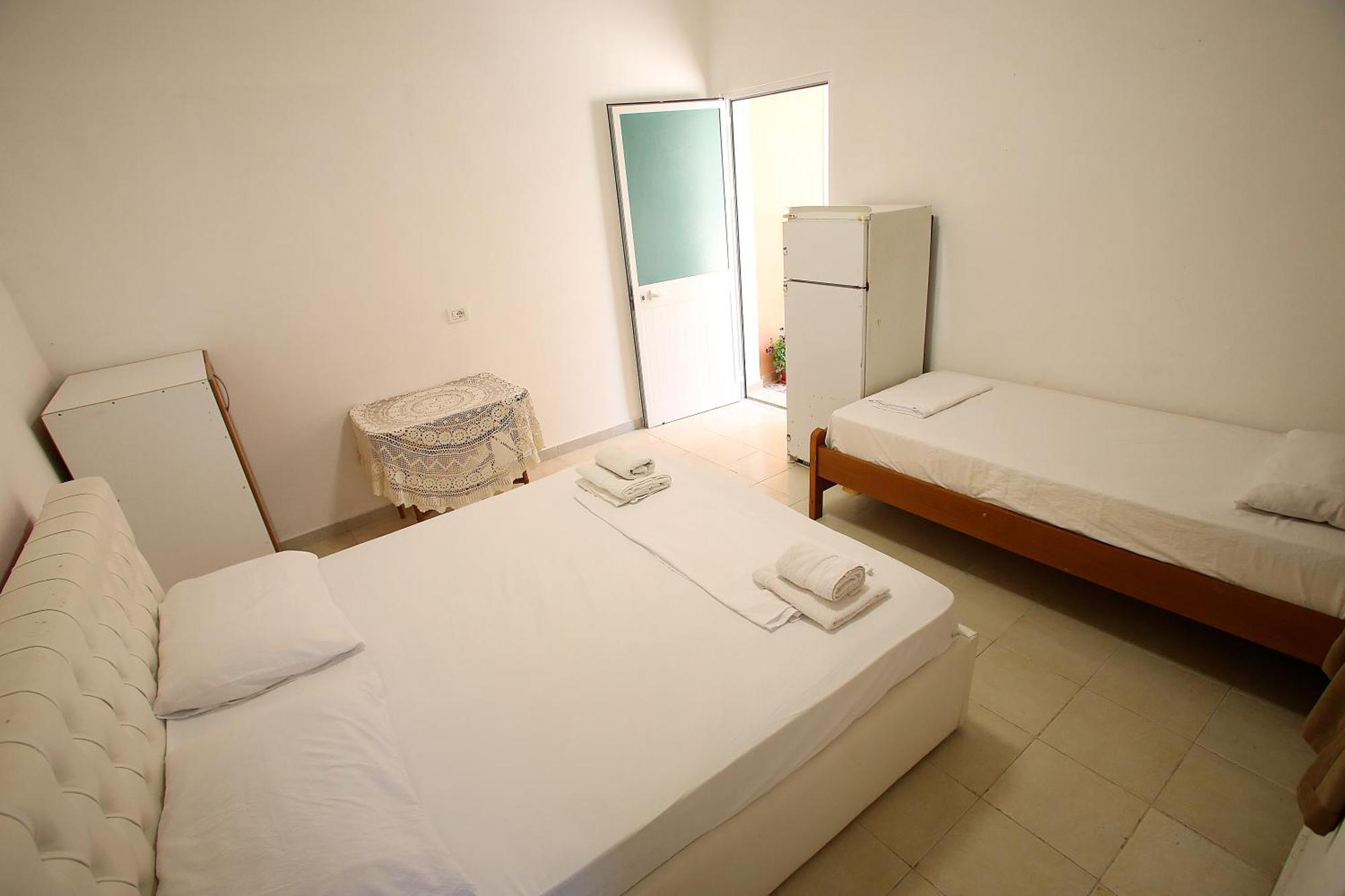 Vila Hyseni Durrës Habitación foto