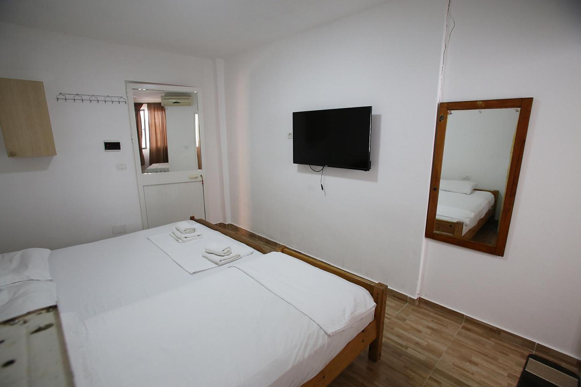Vila Hyseni Durrës Habitación foto
