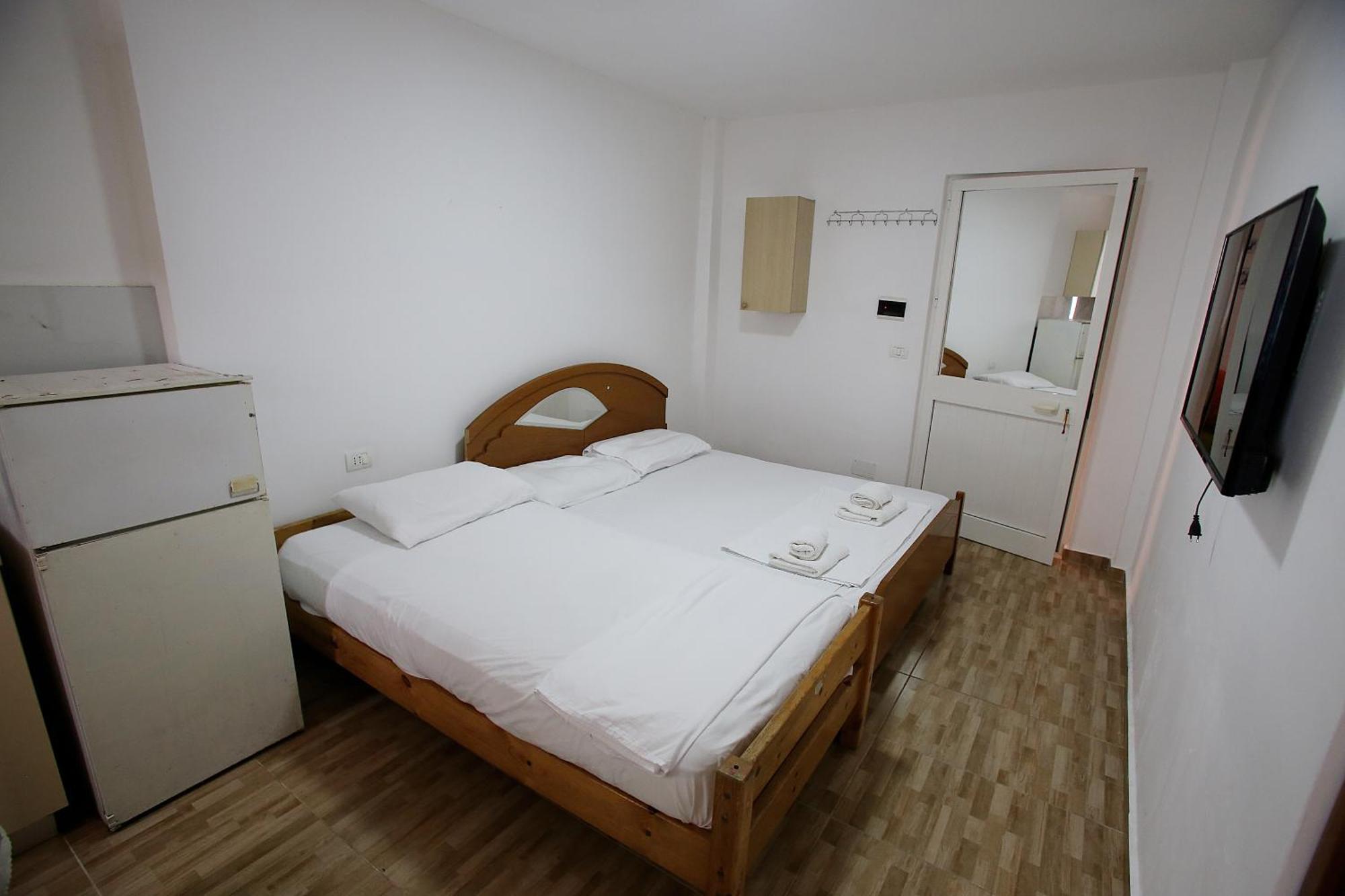 Vila Hyseni Durrës Habitación foto
