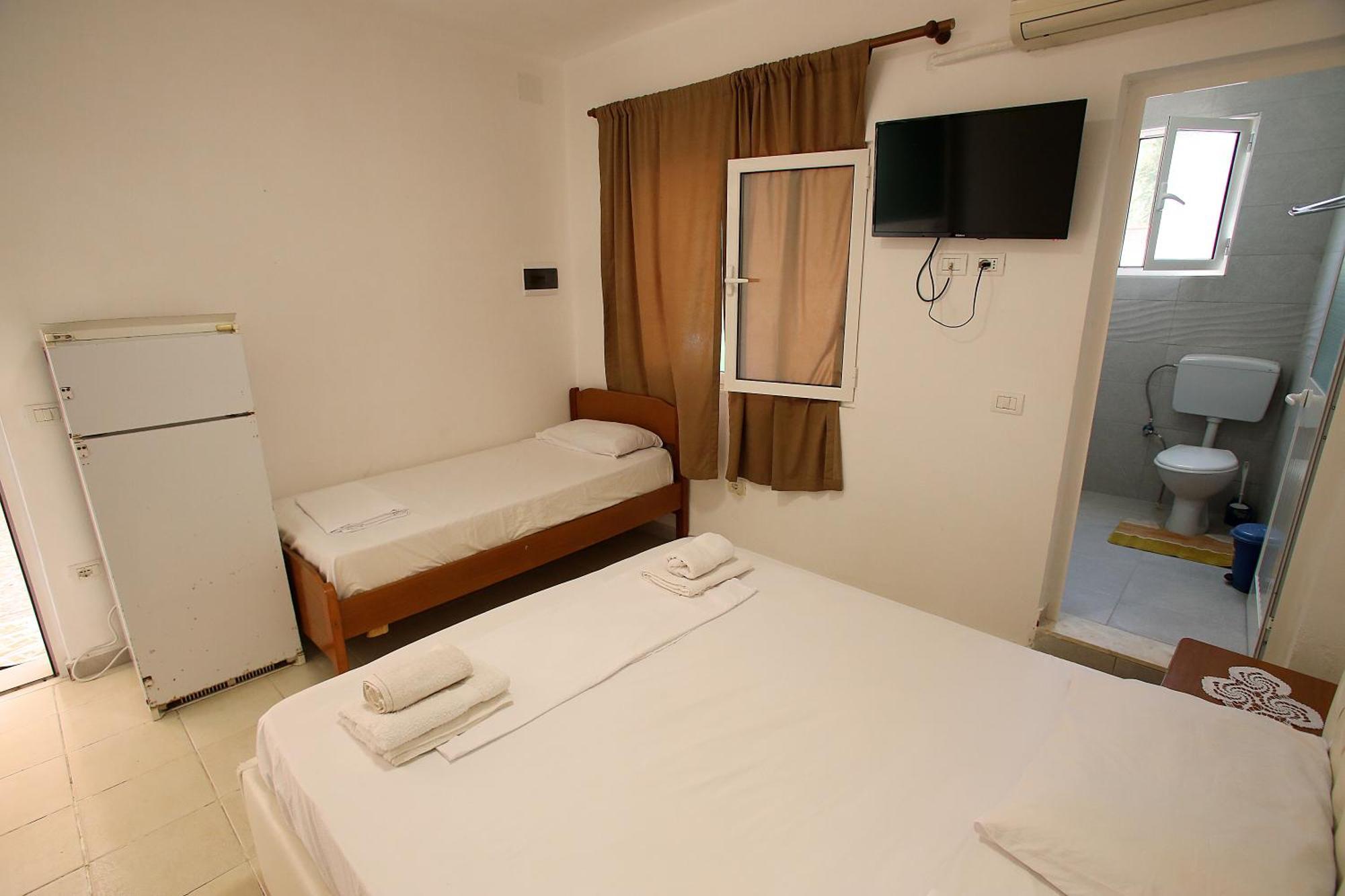 Vila Hyseni Durrës Habitación foto