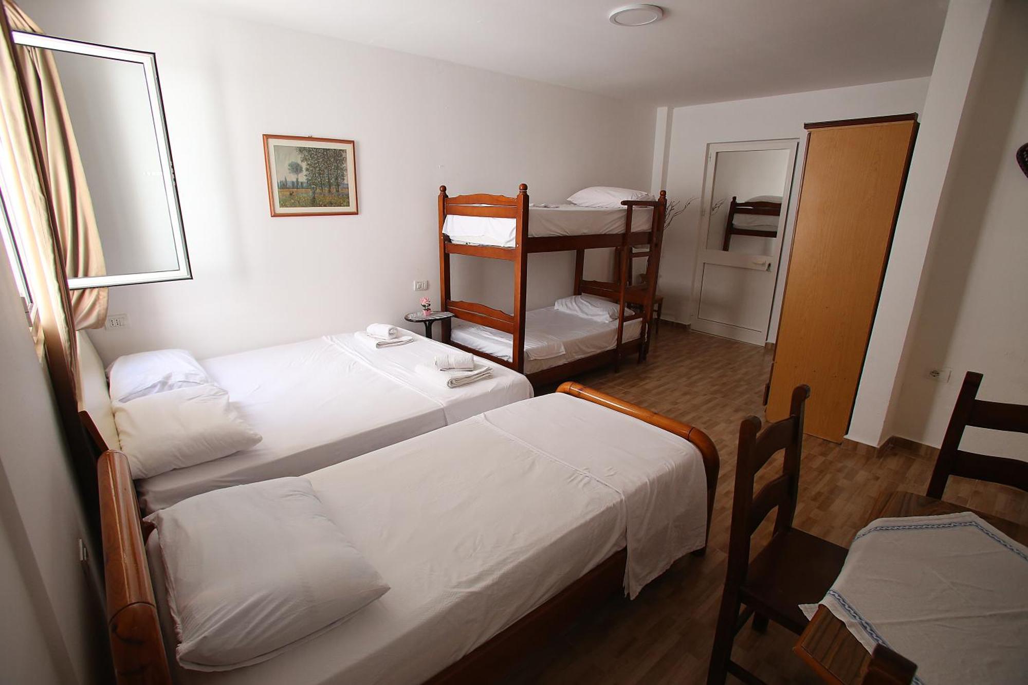 Vila Hyseni Durrës Habitación foto