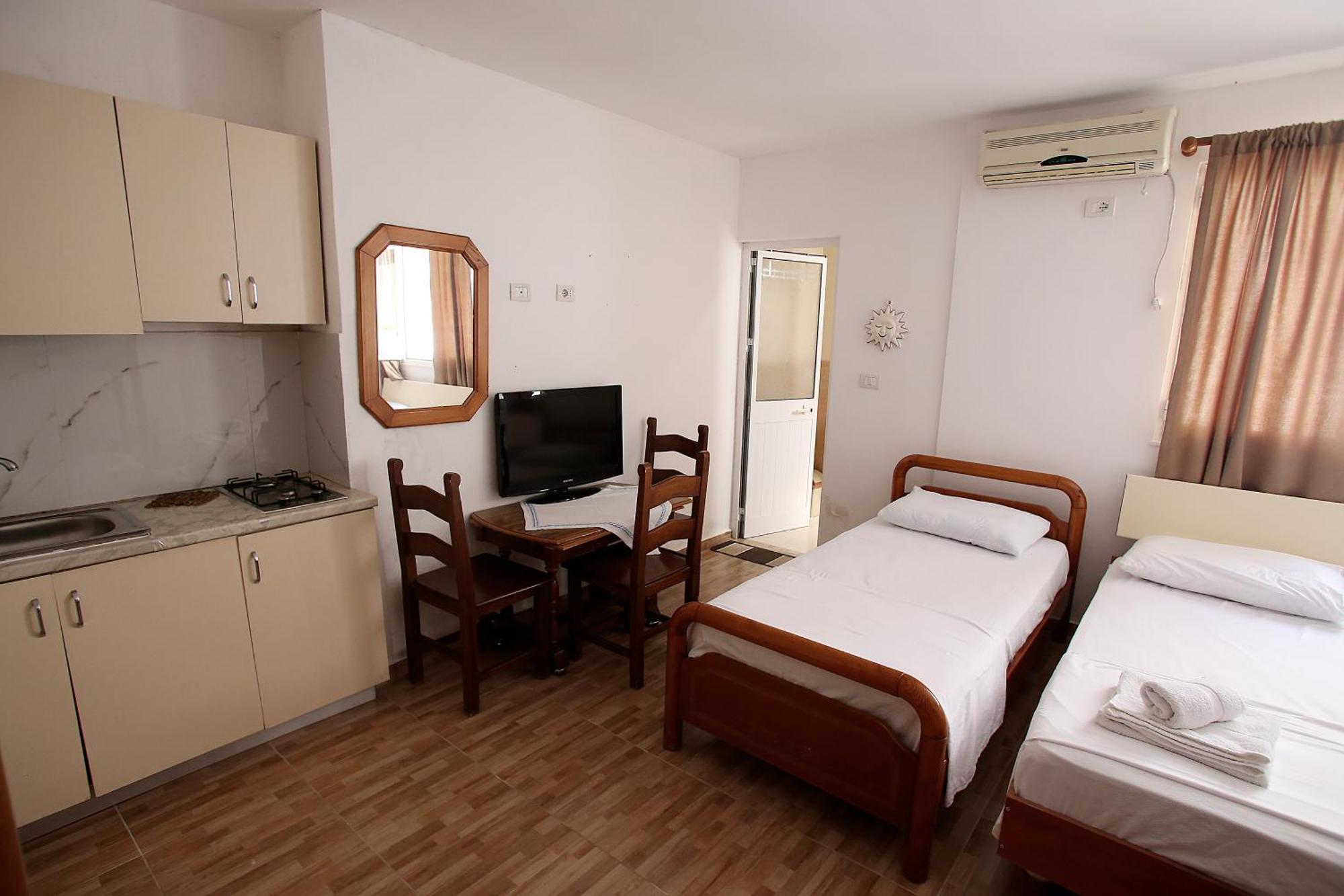 Vila Hyseni Durrës Habitación foto
