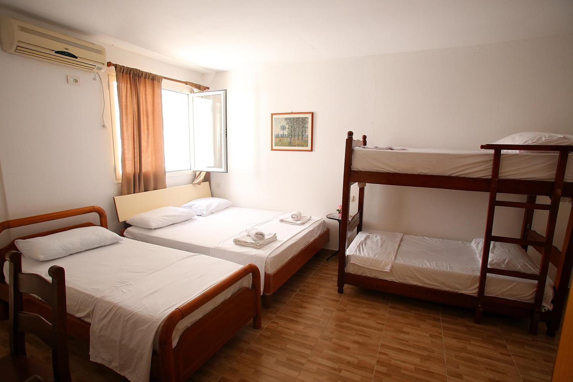 Vila Hyseni Durrës Habitación foto