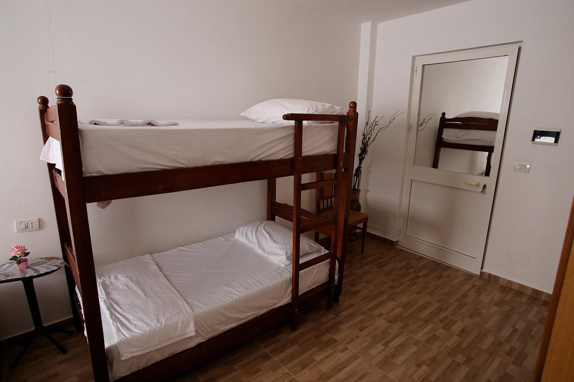 Vila Hyseni Durrës Habitación foto