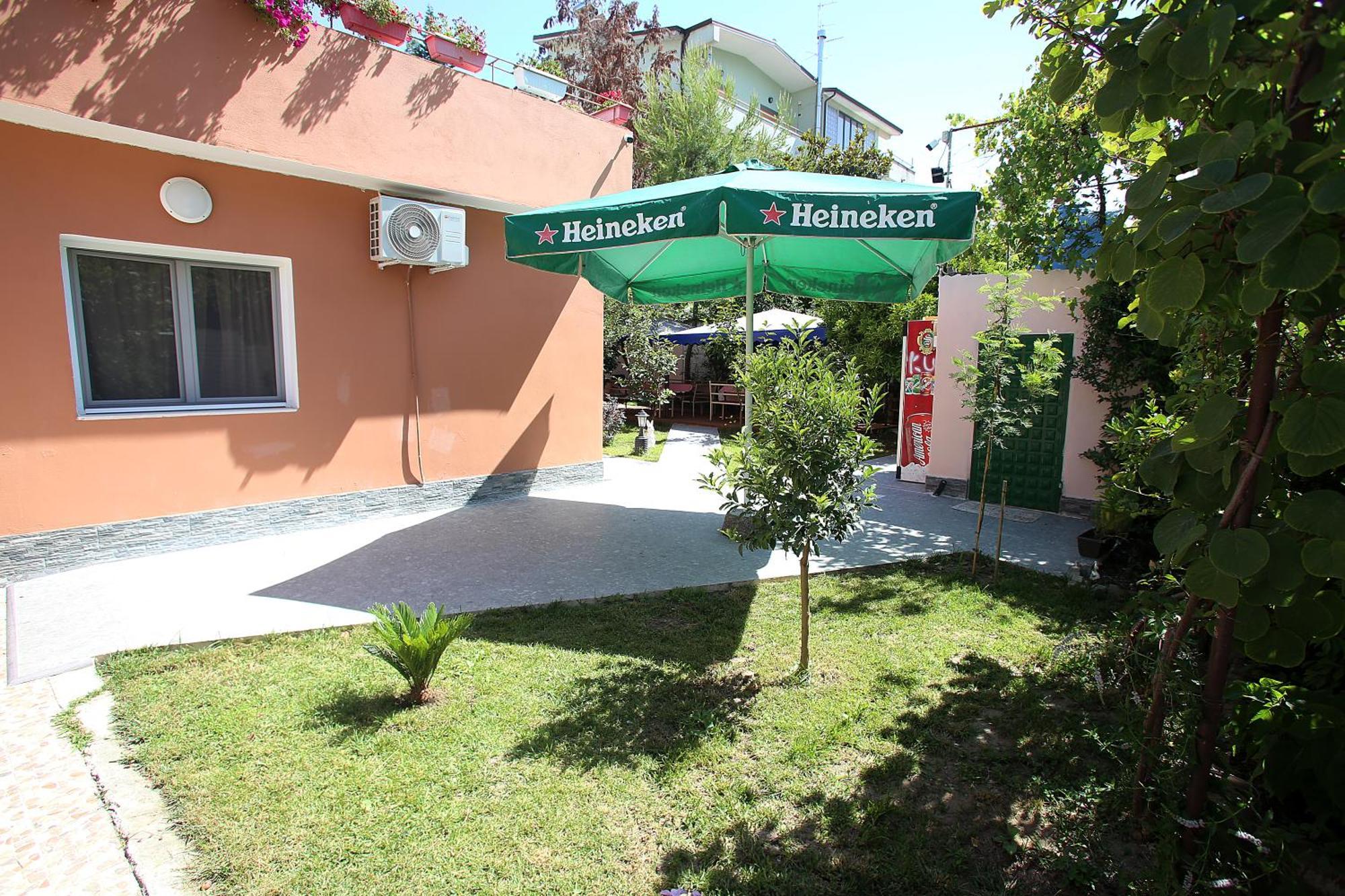 Vila Hyseni Durrës Habitación foto